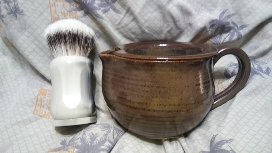 moss scuttle and shavemac variable brush.jpg moss scuttle and shavemac variable brush.jpg